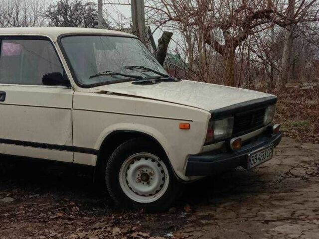 Белый ВАЗ 2105, объемом двигателя 1.5 л и пробегом 222 тыс. км за 376 $, фото 2 на Automoto.ua