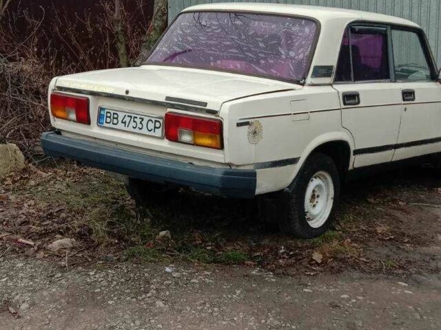 Белый ВАЗ 2105, объемом двигателя 1.5 л и пробегом 222 тыс. км за 376 $, фото 1 на Automoto.ua