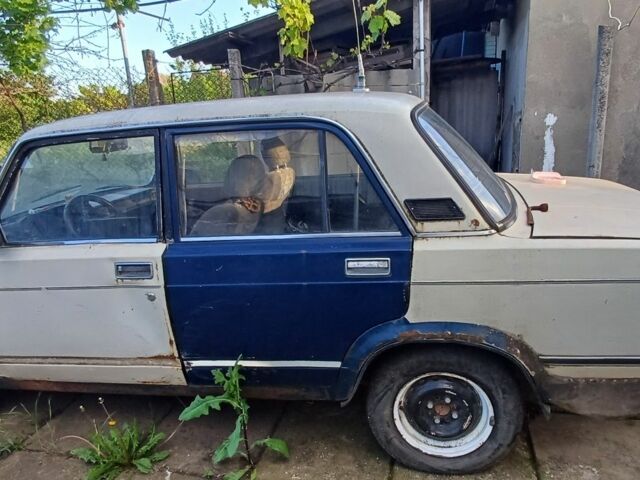 Белый ВАЗ 2105, объемом двигателя 1.5 л и пробегом 200 тыс. км за 500 $, фото 2 на Automoto.ua