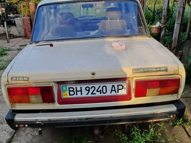 Белый ВАЗ 2105, объемом двигателя 1.5 л и пробегом 200 тыс. км за 500 $, фото 3 на Automoto.ua