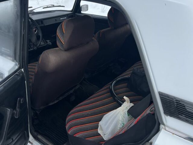 Белый ВАЗ 2105, объемом двигателя 1.3 л и пробегом 555 тыс. км за 550 $, фото 9 на Automoto.ua