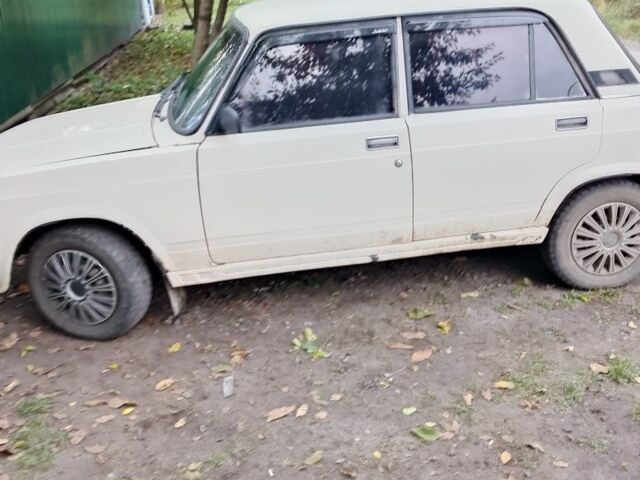 Белый ВАЗ 2105, объемом двигателя 1.3 л и пробегом 777 тыс. км за 417 $, фото 3 на Automoto.ua