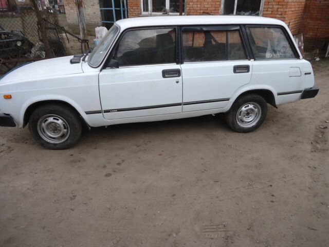 Белый ВАЗ 2105, объемом двигателя 1.5 л и пробегом 3 тыс. км за 1354 $, фото 2 на Automoto.ua