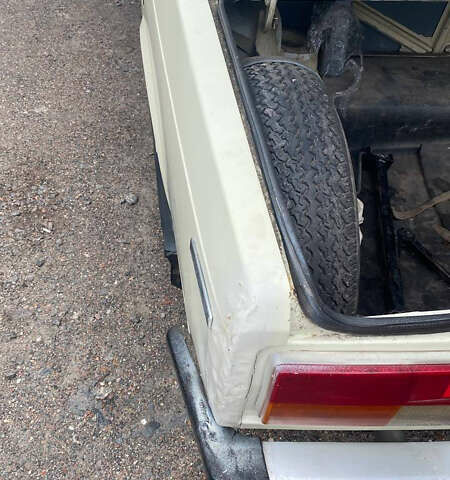 Бежевый ВАЗ 2105, объемом двигателя 1.3 л и пробегом 300 тыс. км за 600 $, фото 2 на Automoto.ua