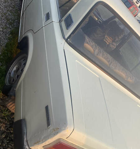 Бежевый ВАЗ 2105, объемом двигателя 1.3 л и пробегом 300 тыс. км за 600 $, фото 7 на Automoto.ua