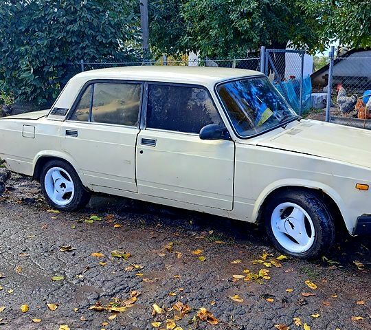 Бежевый ВАЗ 2105, объемом двигателя 1.5 л и пробегом 0 тыс. км за 500 $, фото 2 на Automoto.ua
