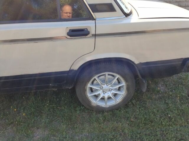 Бежевый ВАЗ 2105, объемом двигателя 1 л и пробегом 285 тыс. км за 1067 $, фото 3 на Automoto.ua