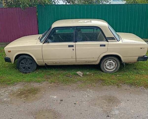 Бежевый ВАЗ 2105, объемом двигателя 1 л и пробегом 300 тыс. км за 500 $, фото 1 на Automoto.ua