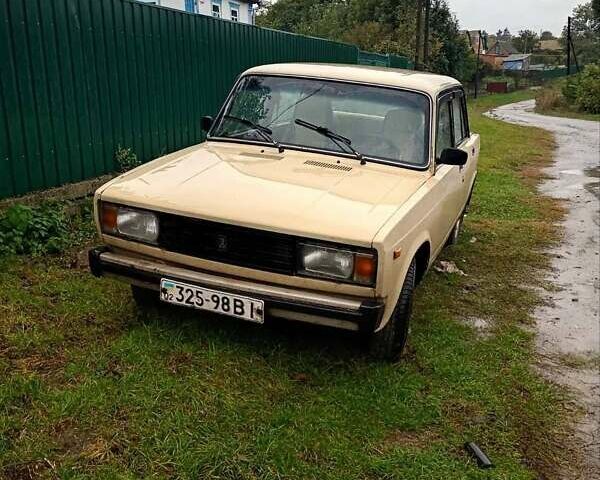 Бежевый ВАЗ 2105, объемом двигателя 1 л и пробегом 300 тыс. км за 500 $, фото 2 на Automoto.ua
