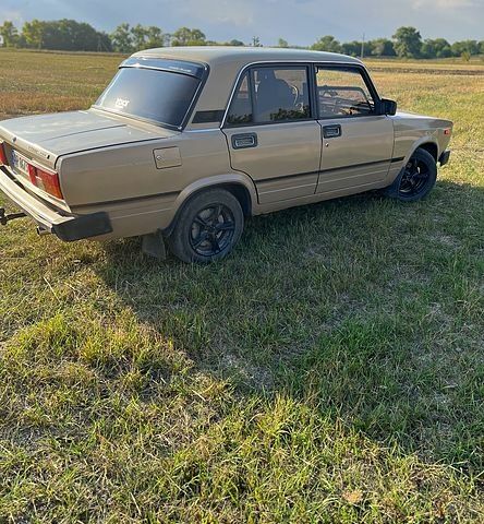 Бежевый ВАЗ 2105, объемом двигателя 1.2 л и пробегом 0 тыс. км за 1000 $, фото 4 на Automoto.ua