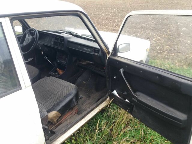 Бежевый ВАЗ 2105, объемом двигателя 1.3 л и пробегом 1000 тыс. км за 358 $, фото 2 на Automoto.ua