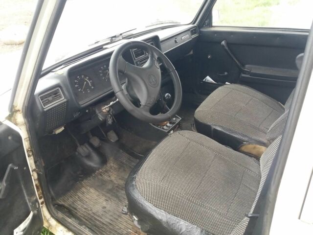 Бежевый ВАЗ 2105, объемом двигателя 1.3 л и пробегом 1000 тыс. км за 358 $, фото 5 на Automoto.ua