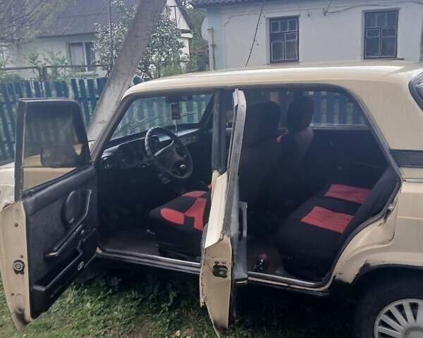 Бежевый ВАЗ 2105, объемом двигателя 1.3 л и пробегом 120 тыс. км за 400 $, фото 3 на Automoto.ua