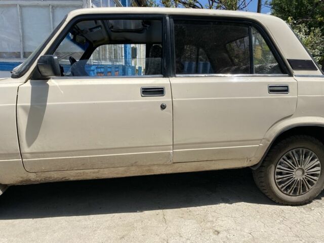 Бежевый ВАЗ 2105, объемом двигателя 1.3 л и пробегом 250 тыс. км за 800 $, фото 1 на Automoto.ua