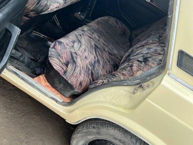 Бежевый ВАЗ 2105, объемом двигателя 0 л и пробегом 210 тыс. км за 500 $, фото 4 на Automoto.ua