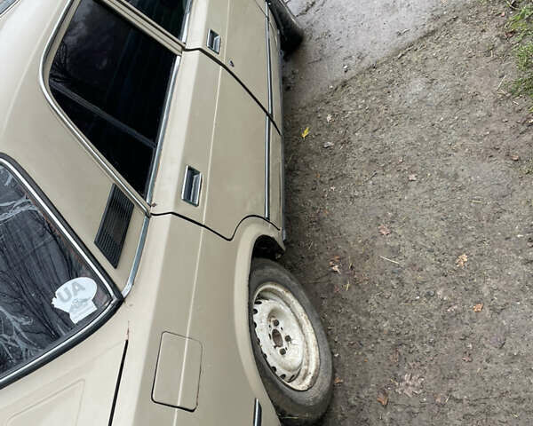 Бежевый ВАЗ 2105, объемом двигателя 1.2 л и пробегом 28 тыс. км за 828 $, фото 2 на Automoto.ua