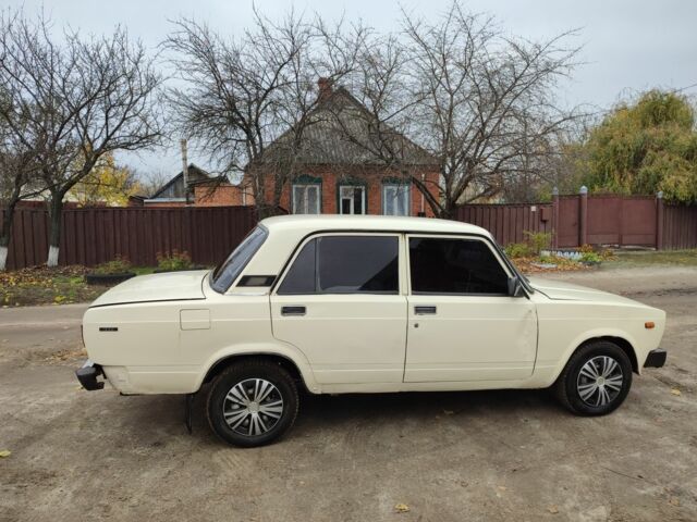 Бежевый ВАЗ 2105, объемом двигателя 1.5 л и пробегом 150 тыс. км за 500 $, фото 2 на Automoto.ua