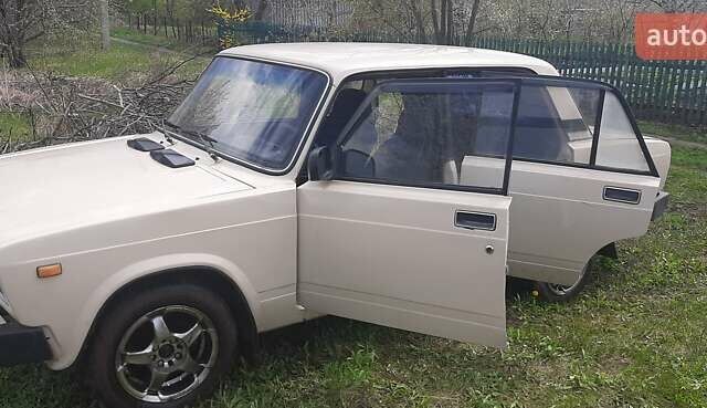 Бежевый ВАЗ 2105, объемом двигателя 1.3 л и пробегом 450 тыс. км за 1100 $, фото 2 на Automoto.ua