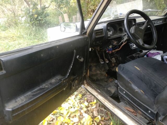 Бежевый ВАЗ 2105, объемом двигателя 1.5 л и пробегом 300 тыс. км за 650 $, фото 6 на Automoto.ua