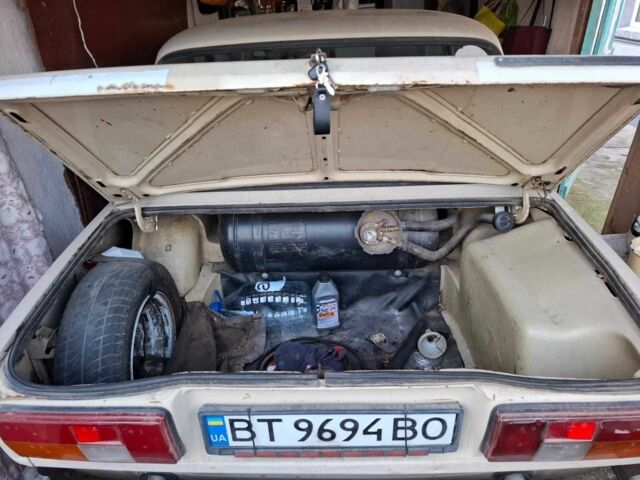 Бежевый ВАЗ 2105, объемом двигателя 1.5 л и пробегом 200 тыс. км за 500 $, фото 3 на Automoto.ua