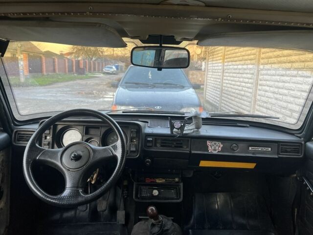 Бежевый ВАЗ 2105, объемом двигателя 1.5 л и пробегом 300 тыс. км за 355 $, фото 5 на Automoto.ua