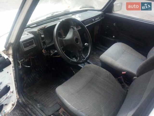 Бежевый ВАЗ 2105, объемом двигателя 0 л и пробегом 100 тыс. км за 325 $, фото 6 на Automoto.ua
