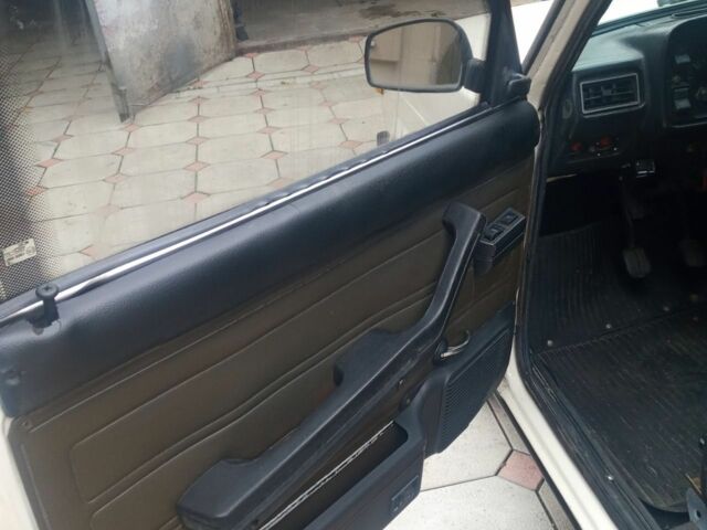 Бежевый ВАЗ 2105, объемом двигателя 1.5 л и пробегом 1000 тыс. км за 1100 $, фото 5 на Automoto.ua