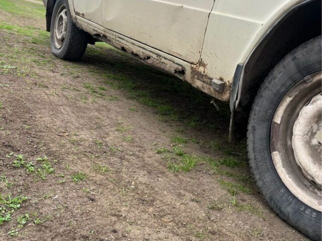 Бежевый ВАЗ 2105, объемом двигателя 1.3 л и пробегом 100 тыс. км за 500 $, фото 6 на Automoto.ua