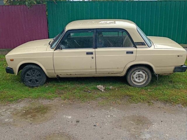 Бежевый ВАЗ 2105, объемом двигателя 1 л и пробегом 300 тыс. км за 500 $, фото 2 на Automoto.ua