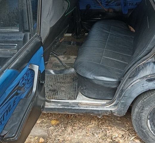 Чорний ВАЗ 2105, об'ємом двигуна 1.2 л та пробігом 139 тис. км за 383 $, фото 5 на Automoto.ua