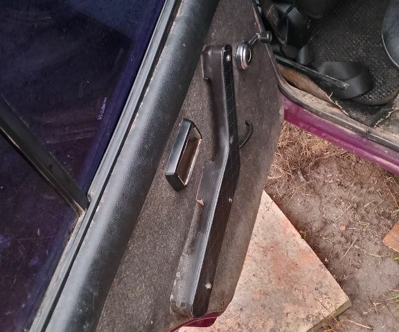 Фиолетовый ВАЗ 2105, объемом двигателя 0 л и пробегом 13 тыс. км за 355 $, фото 4 на Automoto.ua