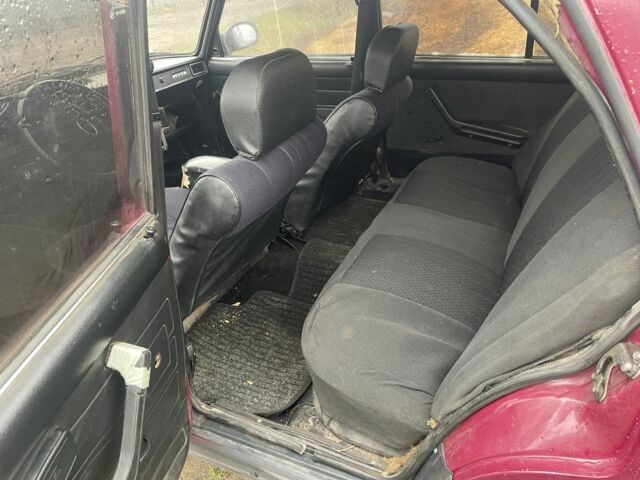 Фиолетовый ВАЗ 2105, объемом двигателя 1.5 л и пробегом 1000 тыс. км за 428 $, фото 9 на Automoto.ua