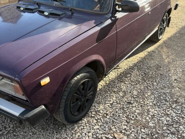 Фиолетовый ВАЗ 2105, объемом двигателя 1.5 л и пробегом 1 тыс. км за 1000 $, фото 2 на Automoto.ua