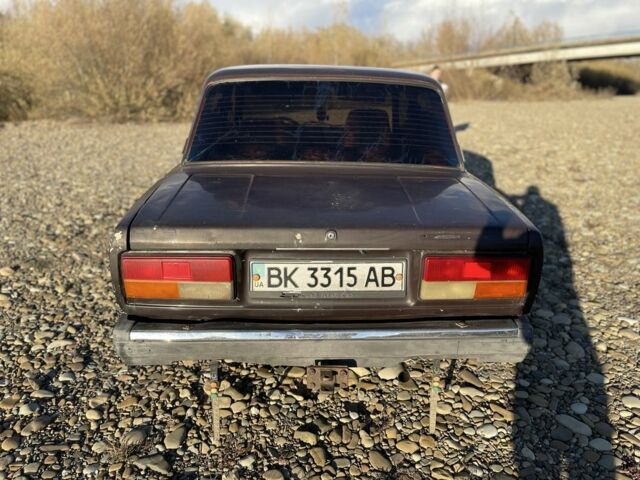 Коричневый ВАЗ 2105, объемом двигателя 1.6 л и пробегом 300 тыс. км за 650 $, фото 5 на Automoto.ua