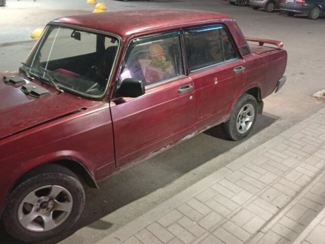 Красный ВАЗ 2105, объемом двигателя 1 л и пробегом 143 тыс. км за 309 $, фото 2 на Automoto.ua