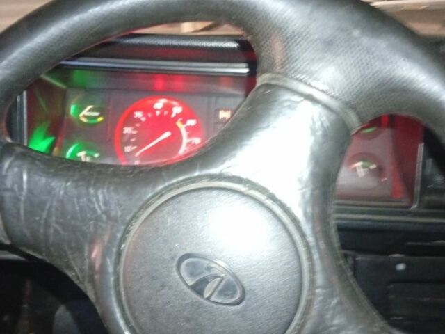 Красный ВАЗ 2105, объемом двигателя 1 л и пробегом 143 тыс. км за 309 $, фото 4 на Automoto.ua