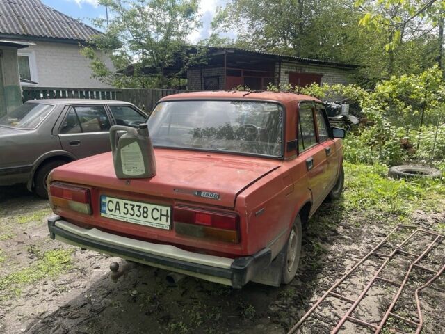 Красный ВАЗ 2105, объемом двигателя 1.5 л и пробегом 245 тыс. км за 289 $, фото 4 на Automoto.ua