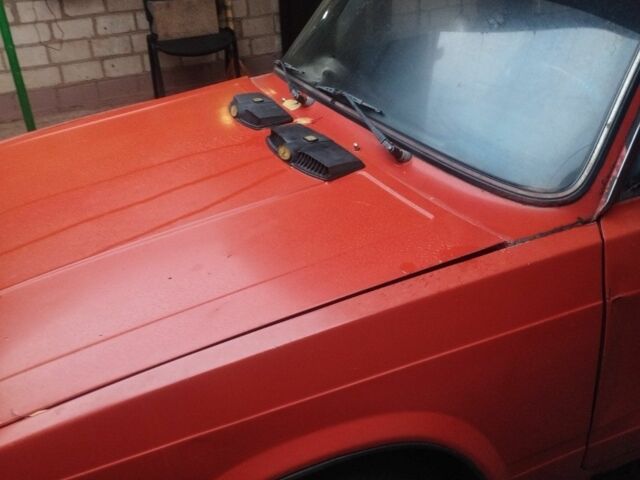 Красный ВАЗ 2105, объемом двигателя 0 л и пробегом 50 тыс. км за 600 $, фото 4 на Automoto.ua