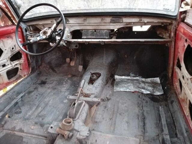 Красный ВАЗ 2105, объемом двигателя 0 л и пробегом 3 тыс. км за 191 $, фото 4 на Automoto.ua