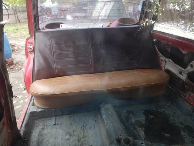 Красный ВАЗ 2105, объемом двигателя 0 л и пробегом 3 тыс. км за 191 $, фото 3 на Automoto.ua