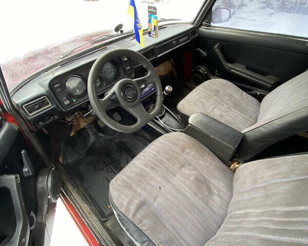 Красный ВАЗ 2105, объемом двигателя 1.5 л и пробегом 777 тыс. км за 837 $, фото 6 на Automoto.ua