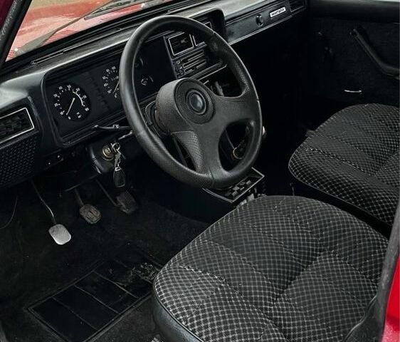 Красный ВАЗ 2105, объемом двигателя 1.3 л и пробегом 450 тыс. км за 643 $, фото 4 на Automoto.ua
