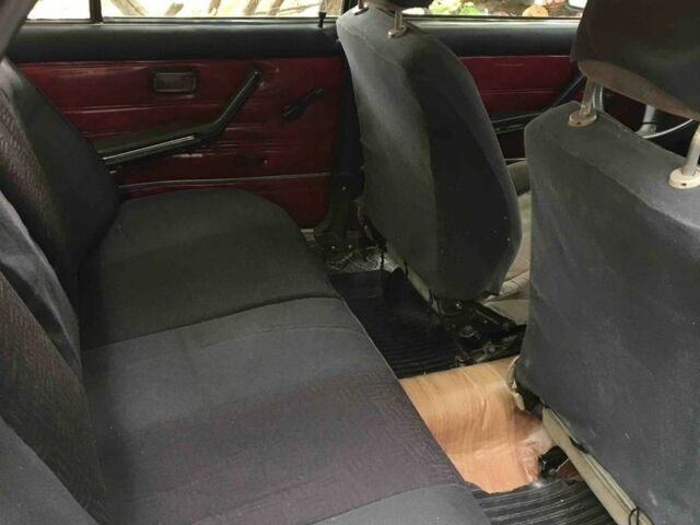 Красный ВАЗ 2105, объемом двигателя 1.3 л и пробегом 100 тыс. км за 787 $, фото 6 на Automoto.ua