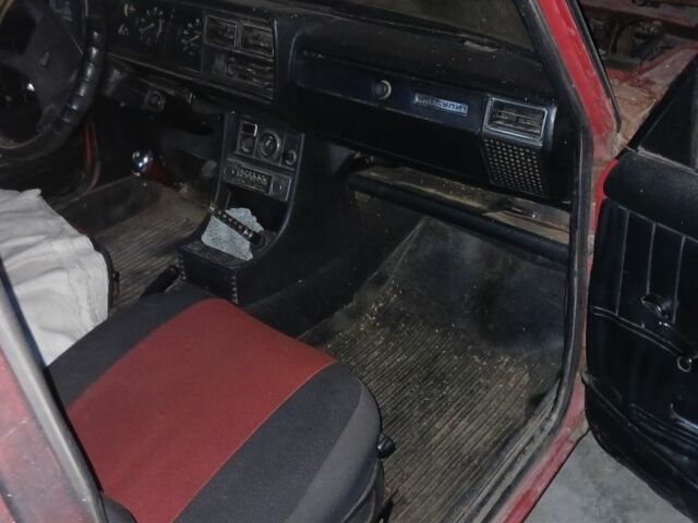 ВАЗ 2105 1981 у Запоріжжя на Automoto.ua Червоний ВАЗ 2105, об'ємом двигуна 0 л та пробігом 33 тис. км за 478 $, фото 5 на Automoto.ua