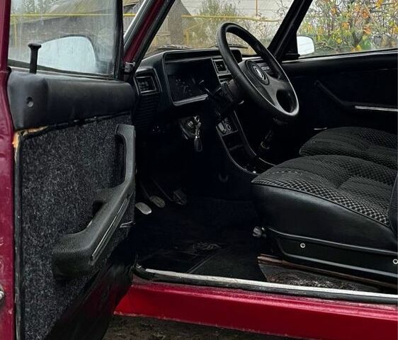 Красный ВАЗ 2105, объемом двигателя 1.3 л и пробегом 450 тыс. км за 643 $, фото 6 на Automoto.ua