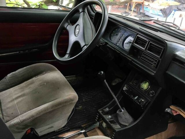 Красный ВАЗ 2105, объемом двигателя 1.3 л и пробегом 100 тыс. км за 787 $, фото 5 на Automoto.ua