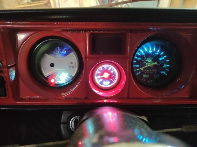 Красный ВАЗ 2105, объемом двигателя 1.3 л и пробегом 33 тыс. км за 617 $, фото 8 на Automoto.ua