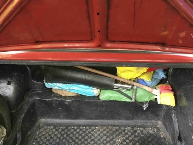 Красный ВАЗ 2105, объемом двигателя 1.3 л и пробегом 100 тыс. км за 787 $, фото 2 на Automoto.ua