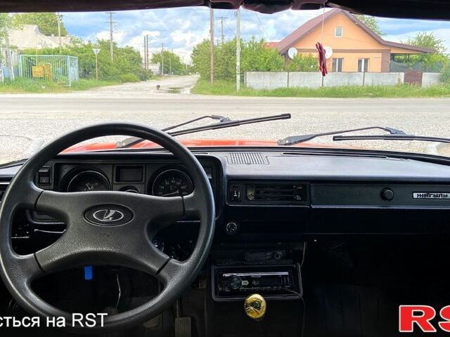 Красный ВАЗ 2105, объемом двигателя 1.3 л и пробегом 80 тыс. км за 1200 $, фото 4 на Automoto.ua