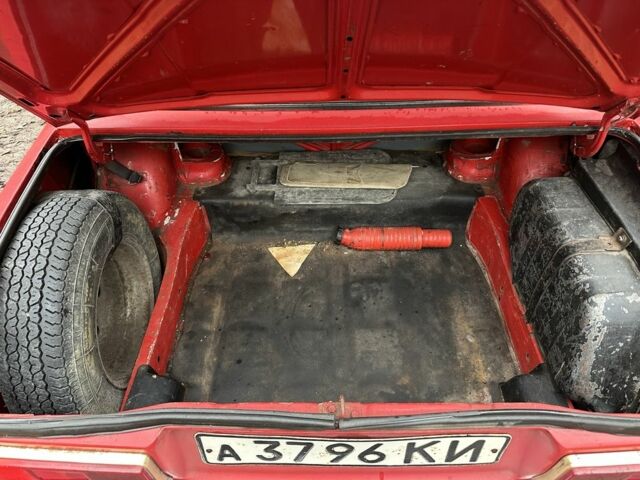 Красный ВАЗ 2105, объемом двигателя 1.3 л и пробегом 200 тыс. км за 391 $, фото 4 на Automoto.ua